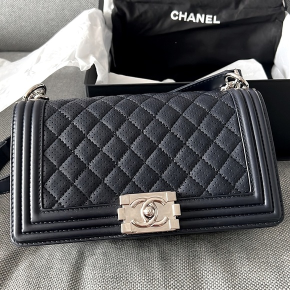 Chanel le boy dark navy with shiny silver hardware, medium size,smooth calfskin - Picture 2 of 16